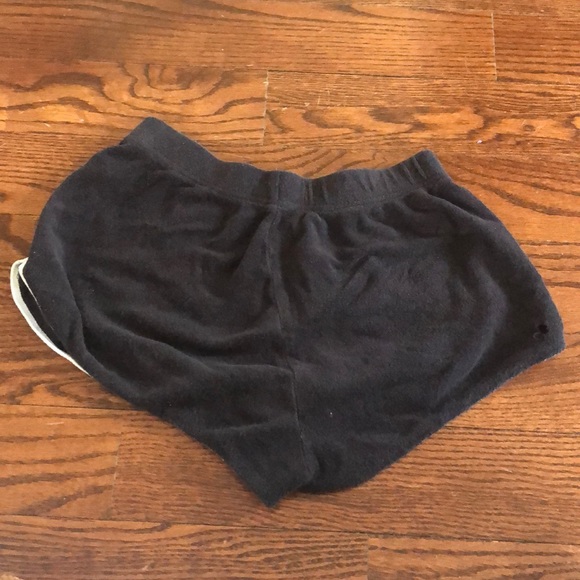 Black shorts with white detailing on the edges - Picture 3 of 3